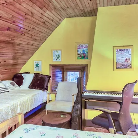 Σπίτι διακοπών Amazing In With House A Mountain View Menet
